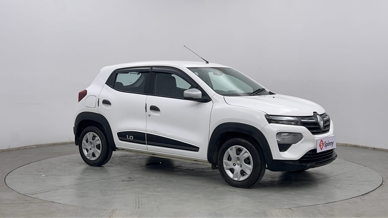 Used 2024 Renault Kwid RXT 1.0 AMT Petrol Automatic exterior RIGHT FRONT CORNER VIEW