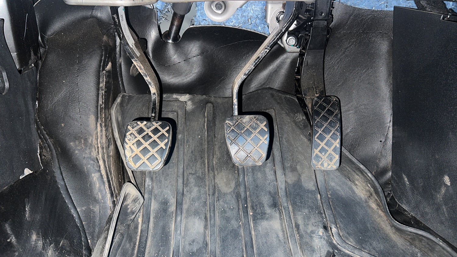 Used 2025 Skoda Kylaq Signature Plus 1.0 TSI MT (Lava Blue) Petrol Manual interior PEDALS VIEW