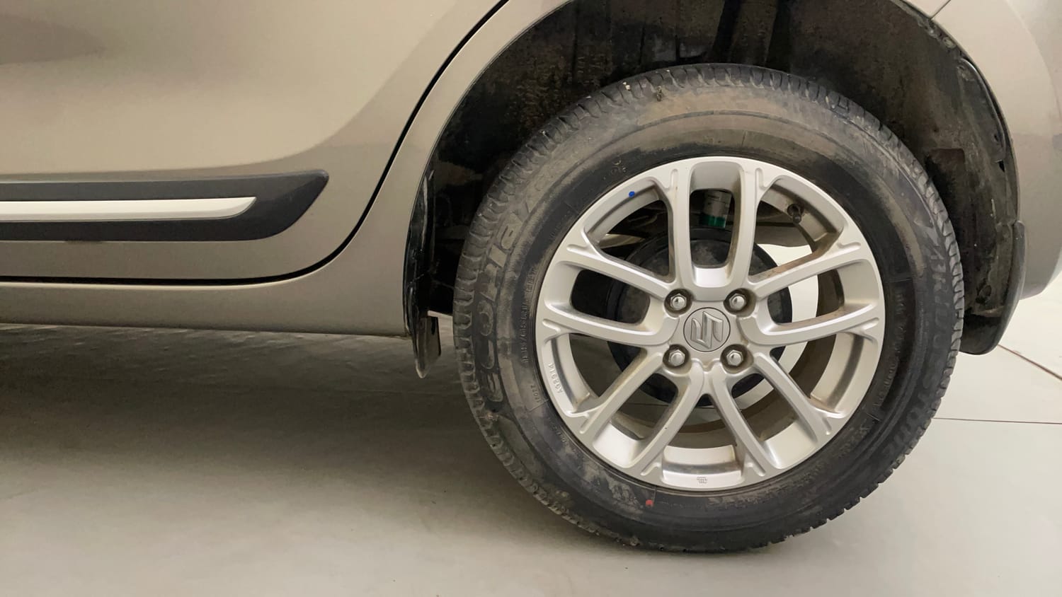 Used 2023 Maruti Suzuki Swift ZXi AMT Petrol Automatic tyres LEFT REAR TYRE RIM VIEW