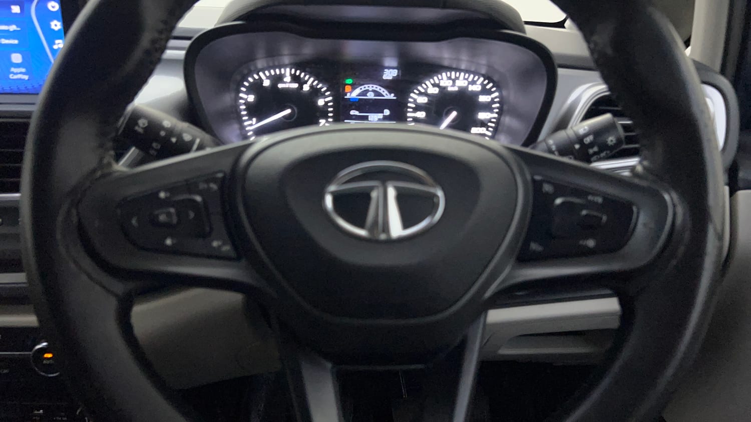 Used 2023 Tata Altroz XZ Diesel Diesel Manual top_features Airbags