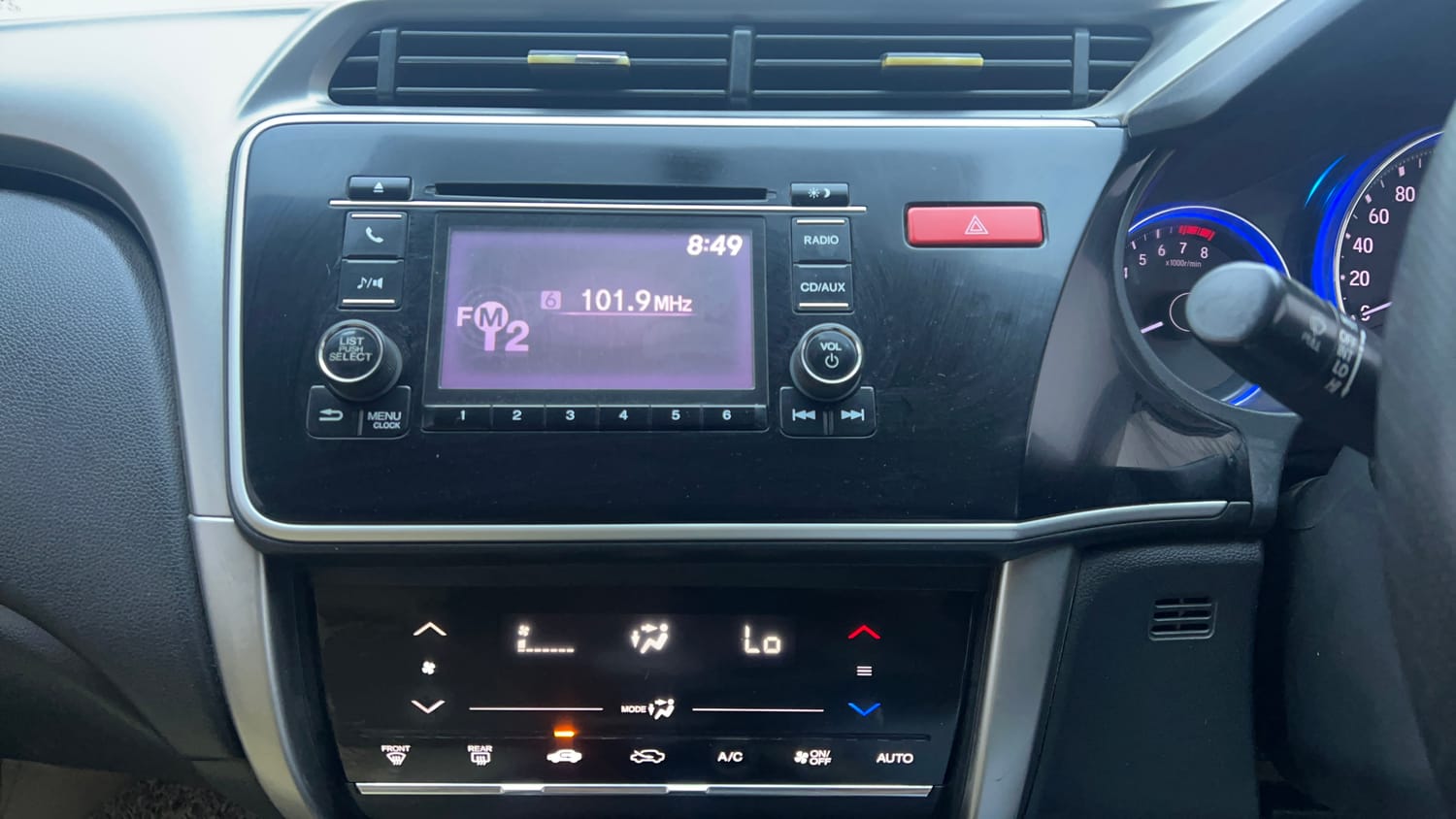 Used 2015 Honda City V Petrol Manual interior MUSIC SYSTEM & AC CONTROL VIEW