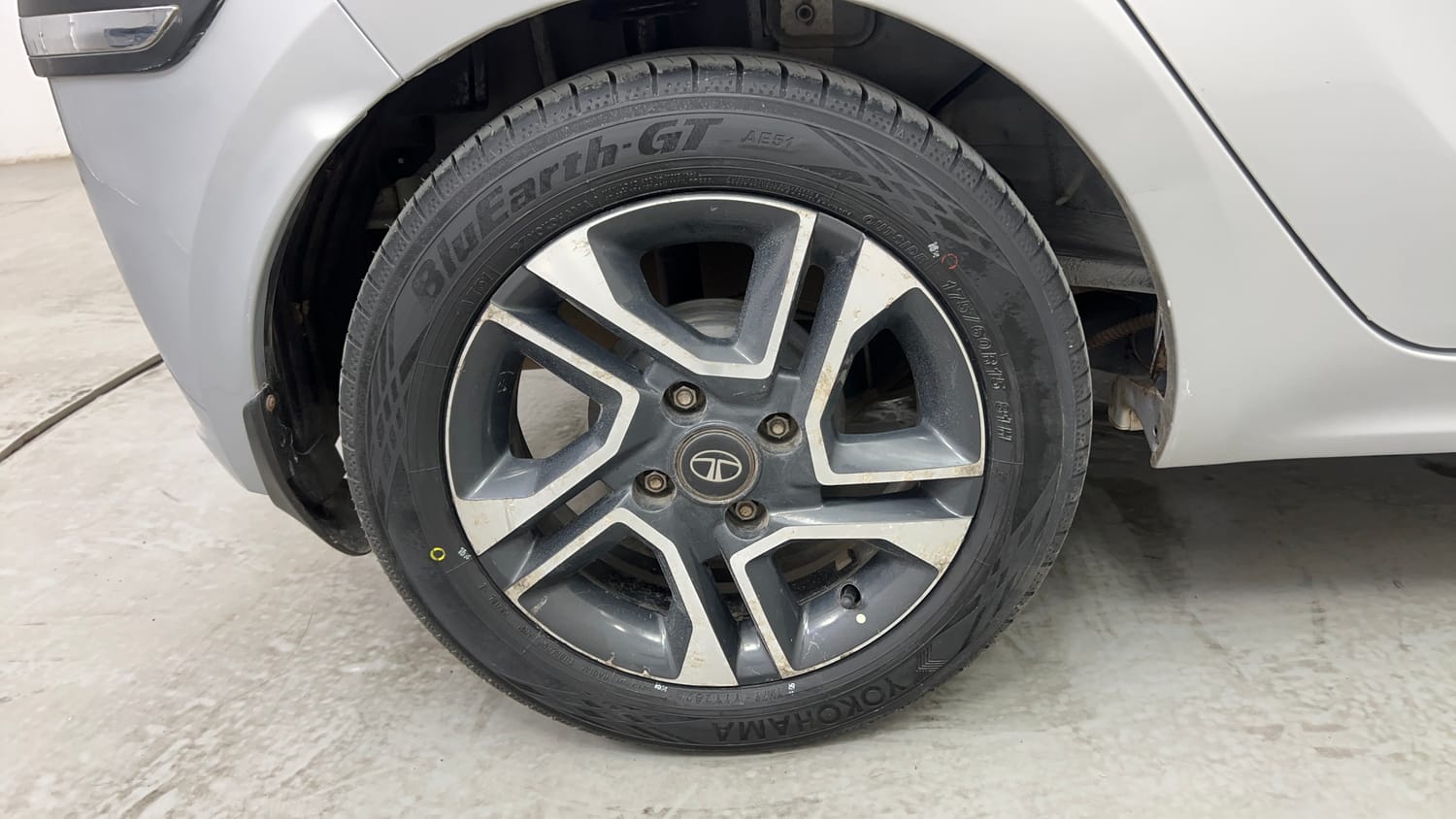 Used 2020 Tata Tiago Revotron XZ Plus Cng (outside fitted) Cng Manual tyres RIGHT REAR TYRE RIM VIEW