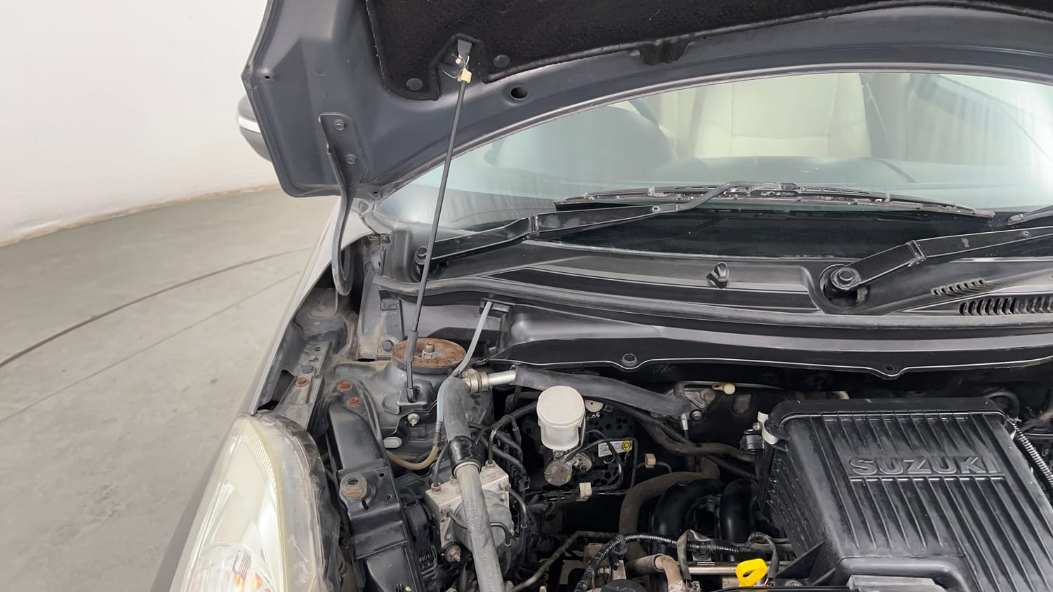 Used 2014 Maruti Suzuki Swift Dzire ZXI Petrol Manual engine ENGINE RIGHT SIDE HINGE & APRON VIEW
