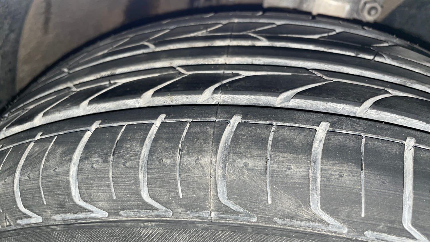 Used 2014 Volkswagen Polo Comfortline 1.2L (D) Diesel Manual tyres RIGHT FRONT TYRE TREAD VIEW