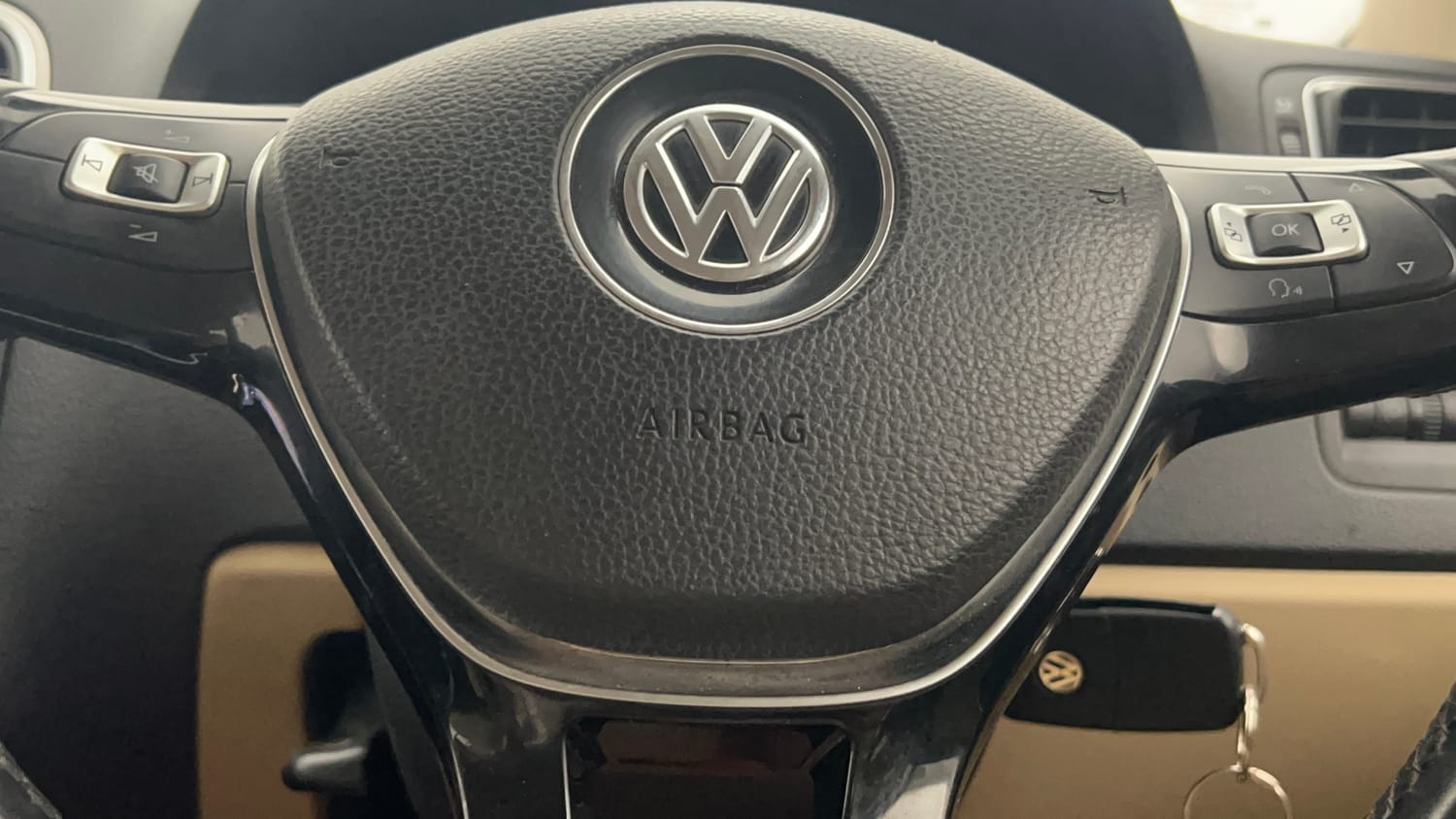Used 2014 Volkswagen Polo Trendline 1.2L (P) Petrol Manual top_features Airbags