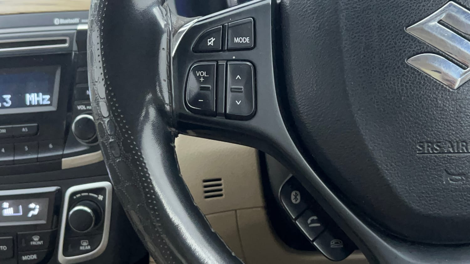 Used 2019 Maruti Suzuki Ciaz Delta Hybrid 1.5 Petrol Manual top_features Steering mounted controls