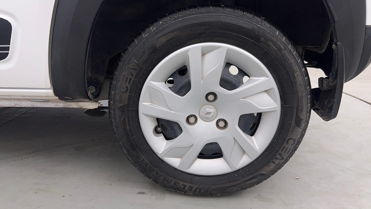 Used 2024 Renault Kwid RXT 1.0 AMT Petrol Automatic tyres LEFT REAR TYRE RIM VIEW