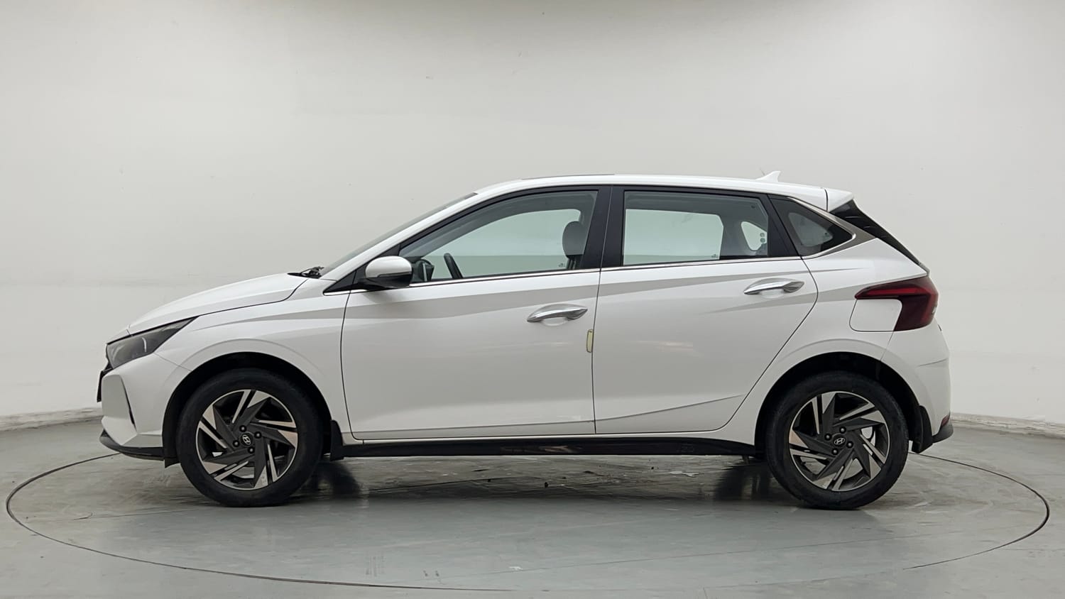 Used 2023 Hyundai i20 Asta (O) 1.2 IVT Petrol Automatic exterior LEFT SIDE VIEW