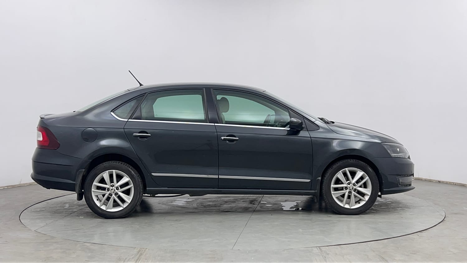 Used 2020 Skoda Rapid Style AT Petrol Automatic exterior RIGHT SIDE VIEW