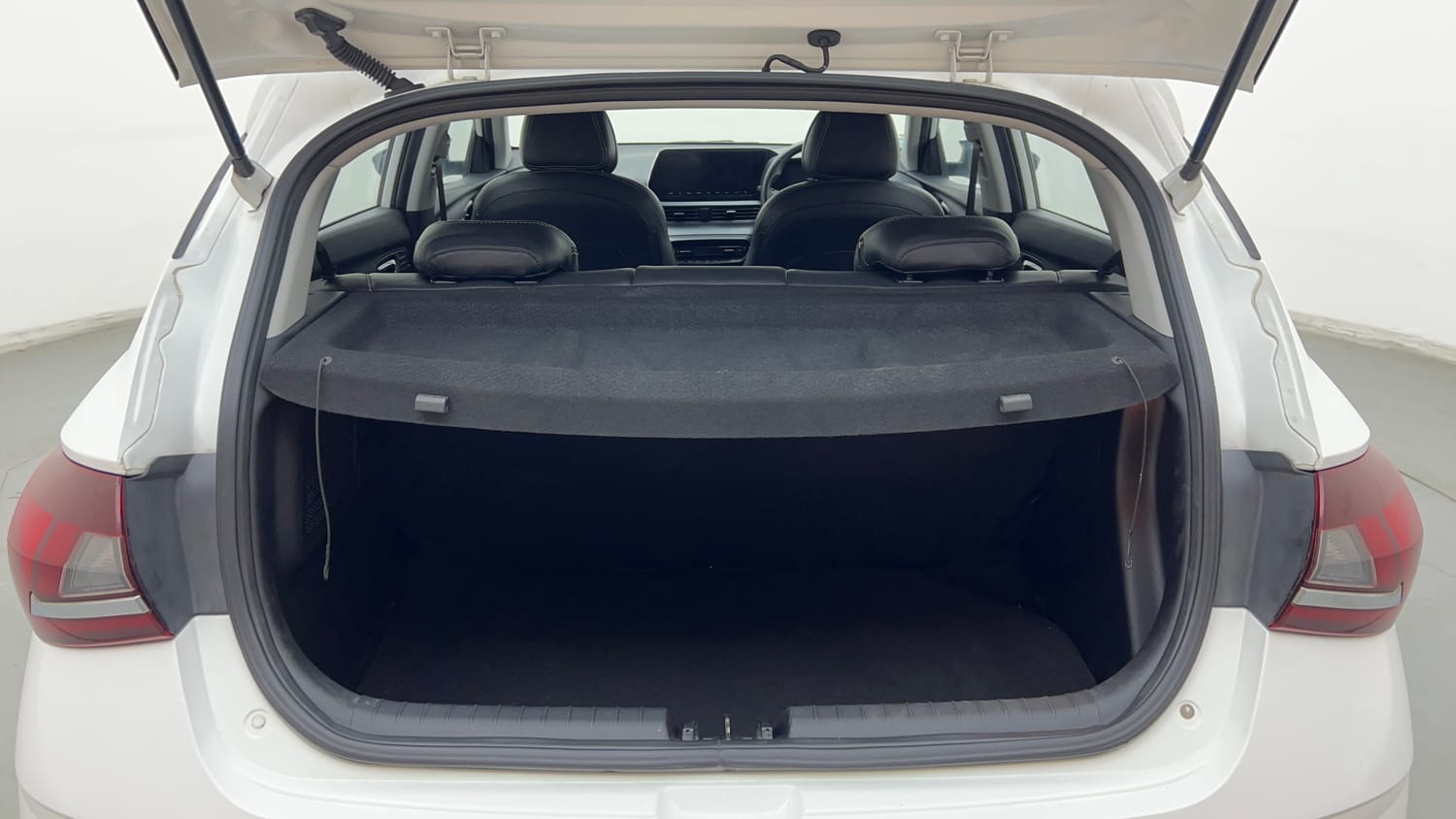 Used 2023 Hyundai i20 Asta (O) 1.2 IVT Petrol Automatic interior DICKY INSIDE VIEW