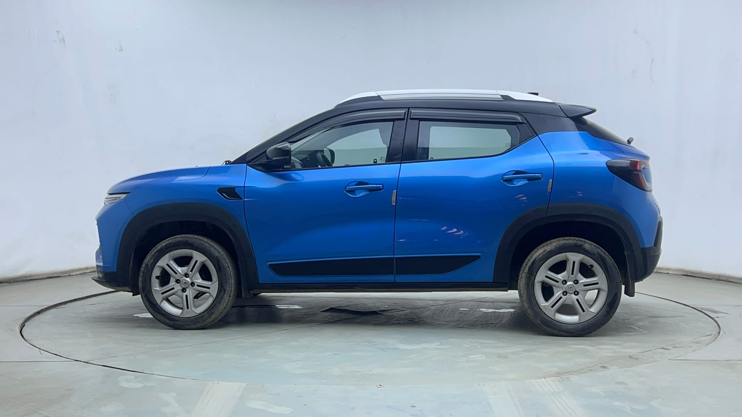 Used 2021 Renault Kiger RXT AMT Dual Tone Petrol Automatic exterior LEFT SIDE VIEW