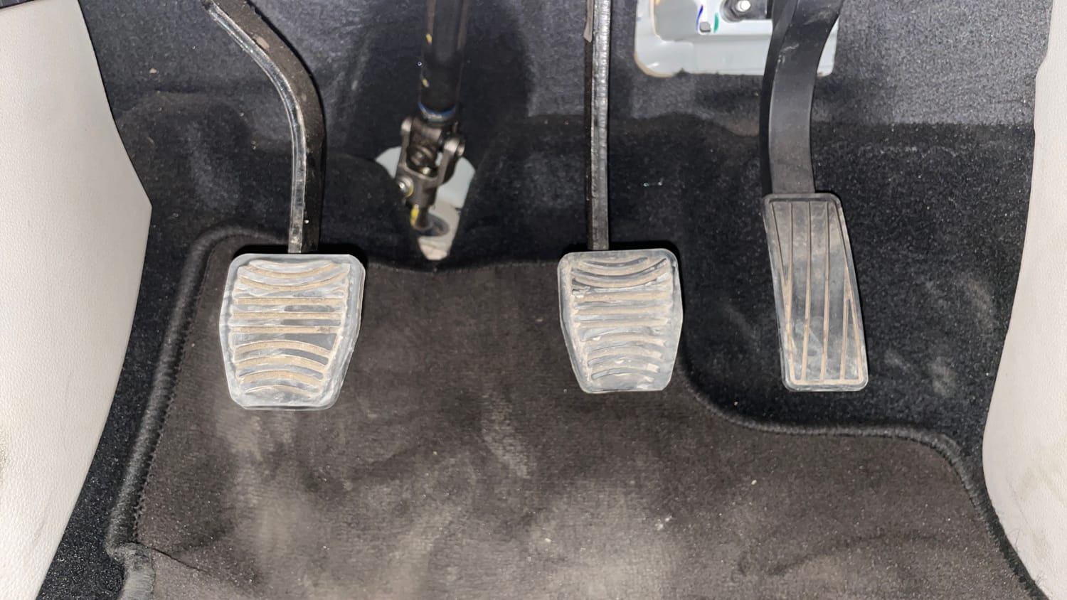 Used 2021 Mahindra XUV 300 W8 1.2 Petrol Petrol Manual interior PEDALS VIEW