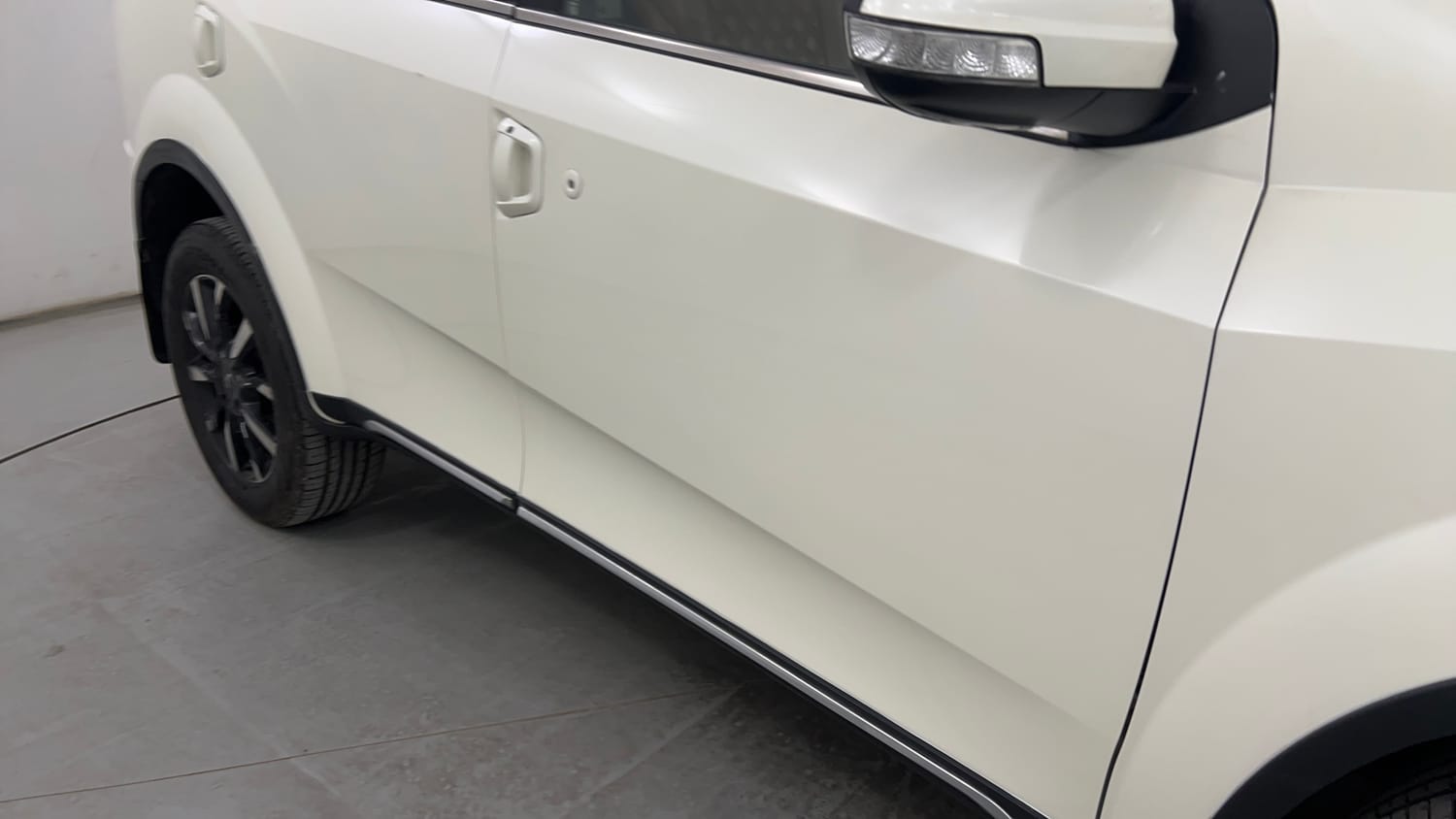 Used 2018 Mahindra XUV500 W11 Diesel Manual dents MINOR SCRATCH