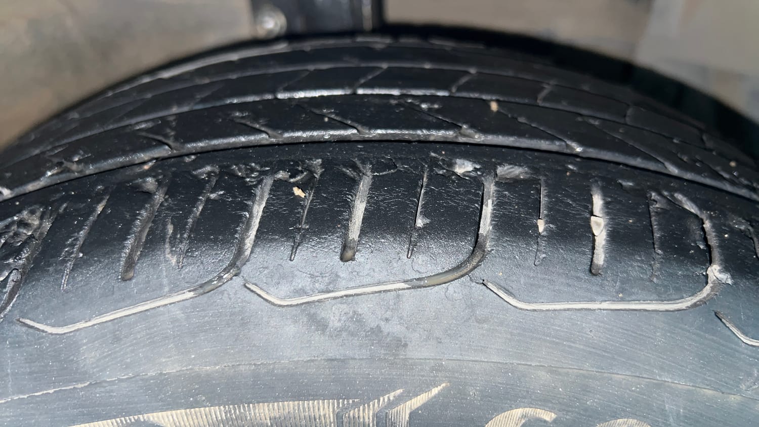 Used 2018 Maruti Suzuki Ciaz Alpha Hybrid 1.5 AT Petrol Automatic tyres RIGHT FRONT TYRE TREAD VIEW