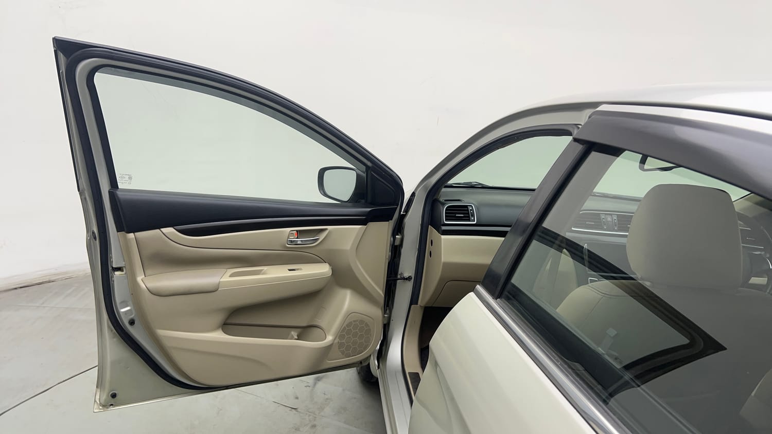 Used 2015 Maruti Suzuki Ciaz ZXI+ Petrol Manual interior LEFT FRONT DOOR OPEN VIEW