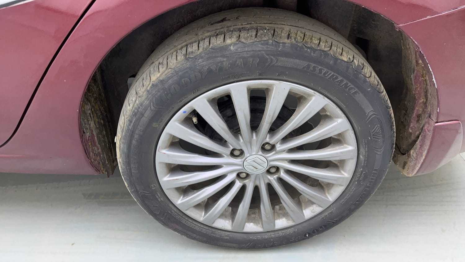 Used 2017 Maruti Suzuki Ciaz Alpha 1.4 AT Petrol Automatic tyres LEFT REAR TYRE RIM VIEW