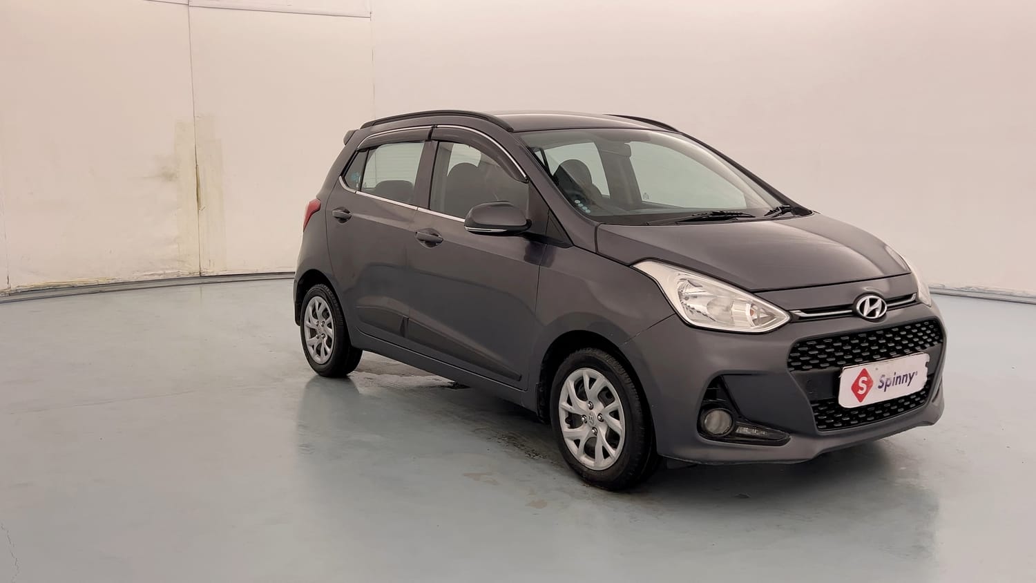 Used 2018 Hyundai Grand i10 Sportz 1.2 Kappa VTVT Petrol Manual exterior RIGHT FRONT CORNER VIEW