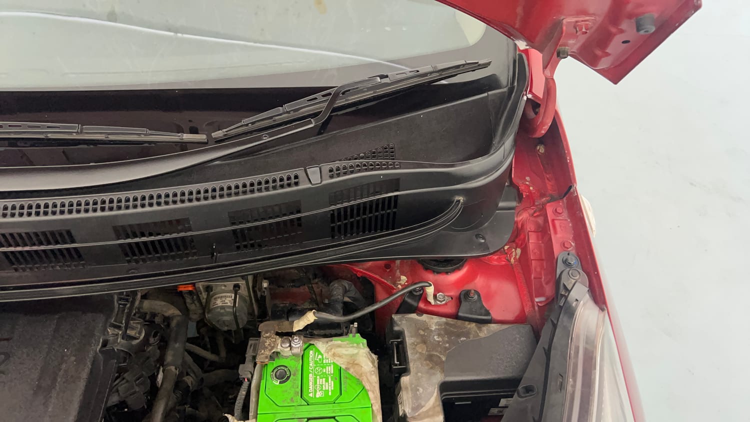 Used 2019 Hyundai Xcent S Petrol Manual engine ENGINE LEFT SIDE HINGE & APRON VIEW