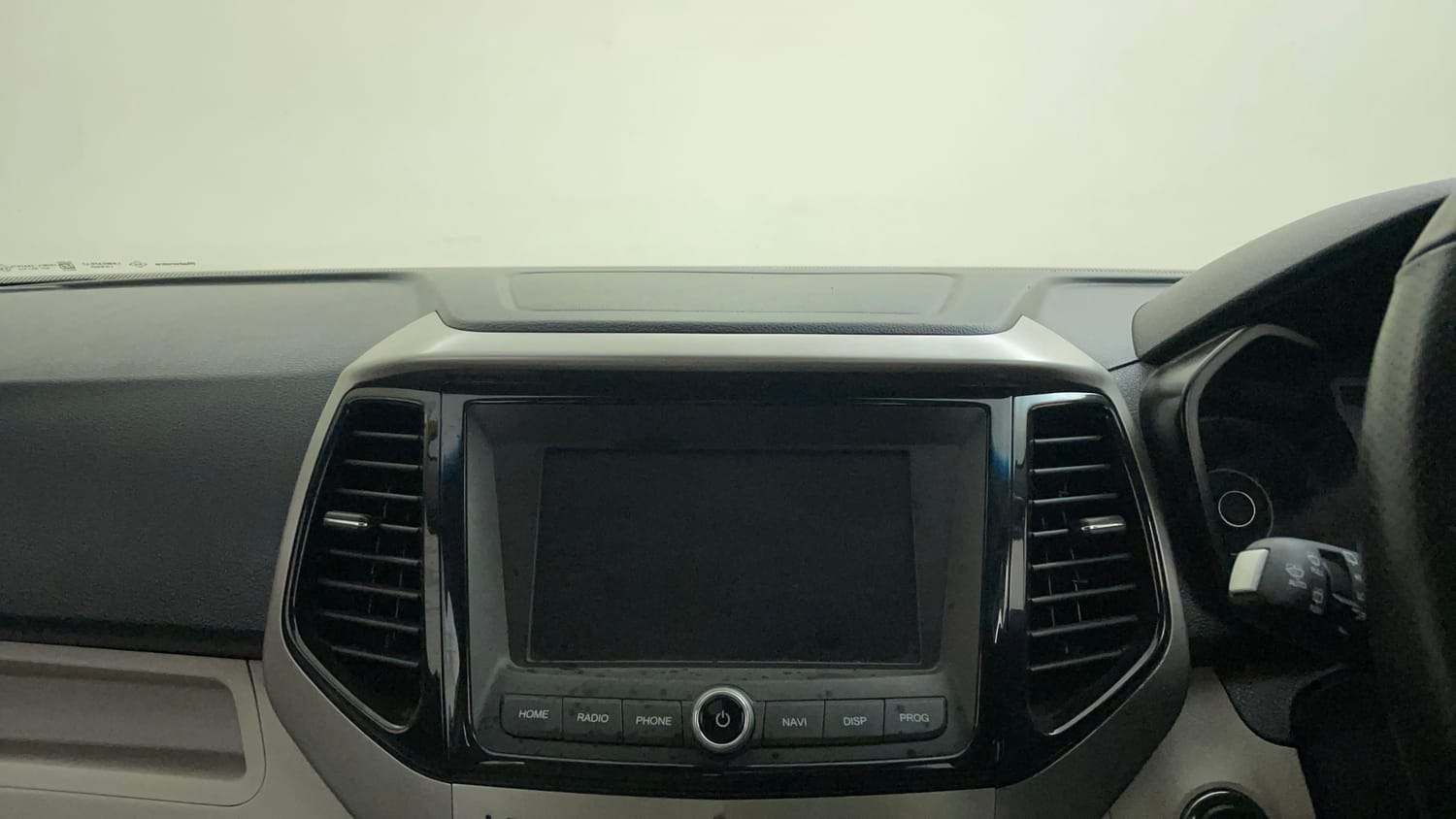 Used 2021 Mahindra XUV 300 W8 1.2 Petrol Petrol Manual top_features Integrated (in-dash) music system