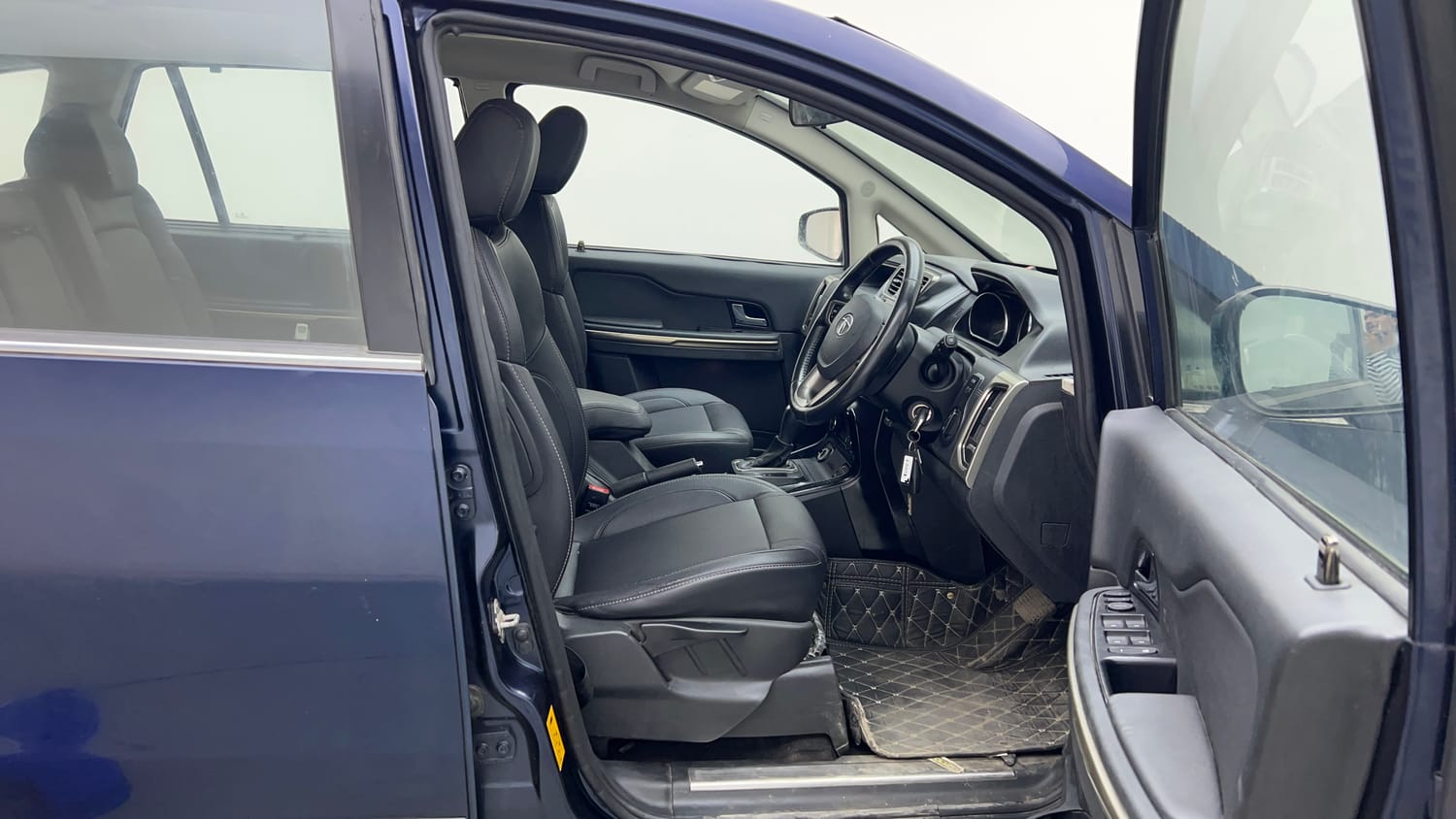 Used 2018 Tata Hexa XTA 4x2 7 STR Diesel Automatic interior RIGHT SIDE FRONT DOOR CABIN VIEW