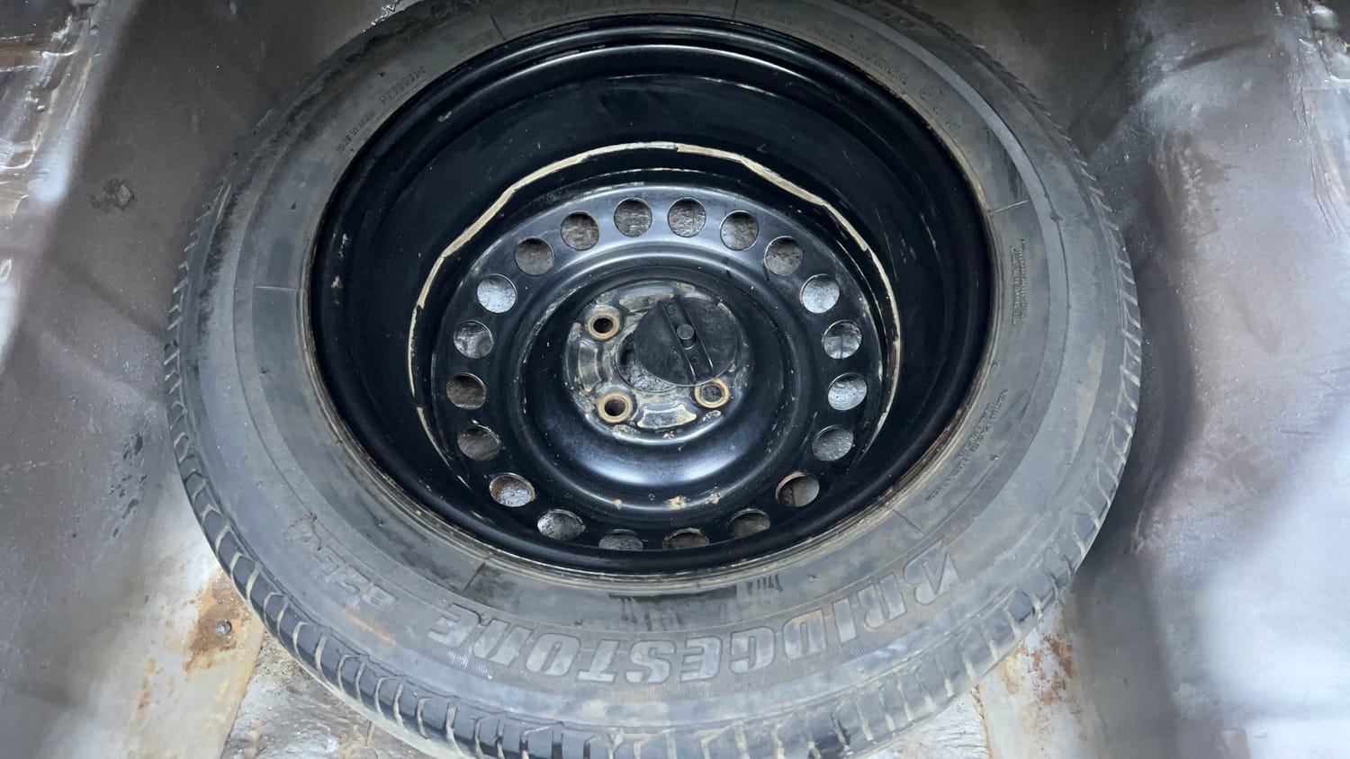 Used 2015 Honda City V Petrol Manual tyres SPARE TYRE VIEW