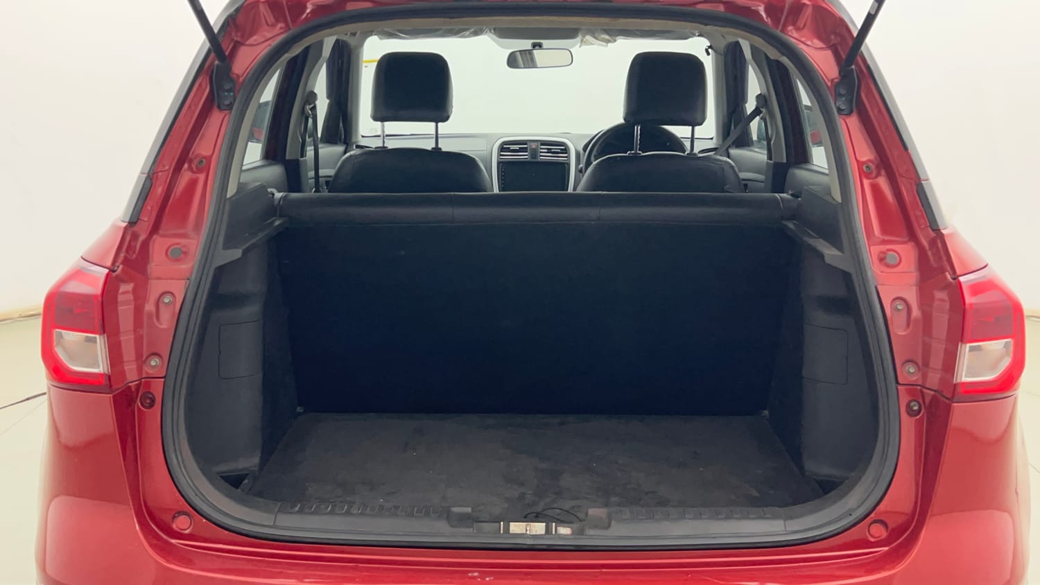 Used 2019 Maruti Suzuki Vitara Brezza [2016-2020] LDi Diesel Manual interior DICKY INSIDE VIEW