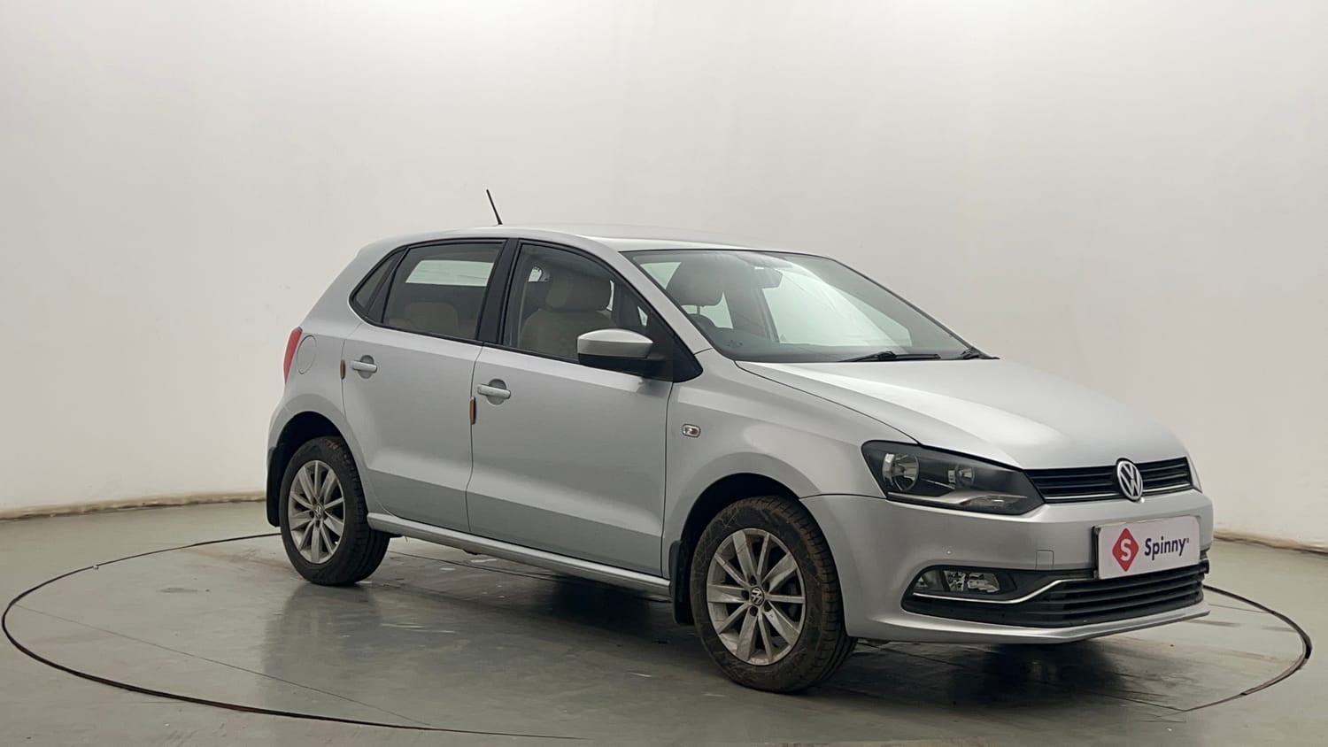 Used 2014 Volkswagen Polo Trendline 1.2L (P) Petrol Manual exterior RIGHT FRONT CORNER VIEW