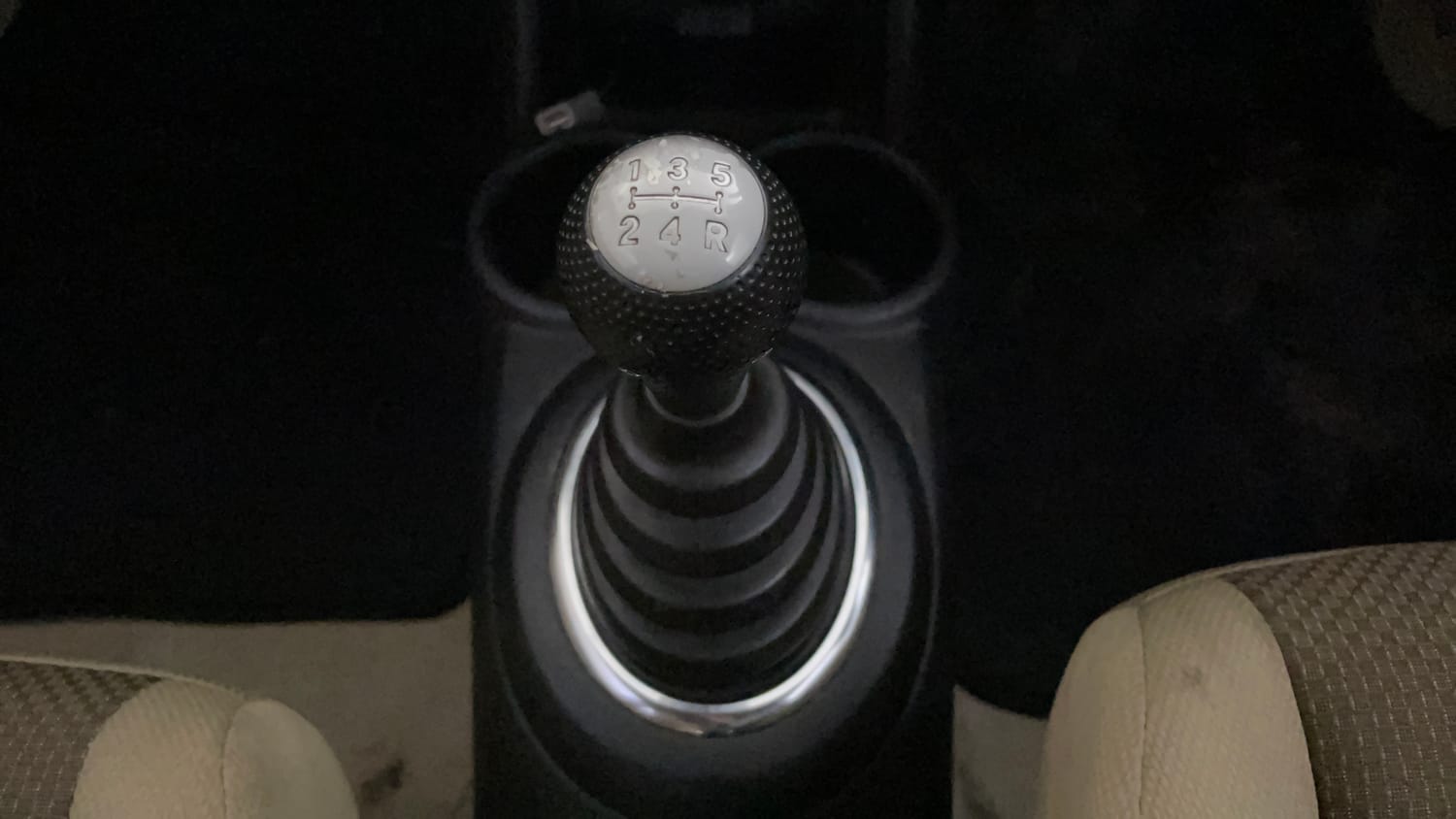 Used 2013 Honda Brio VX MT Petrol Manual interior GEAR  KNOB VIEW