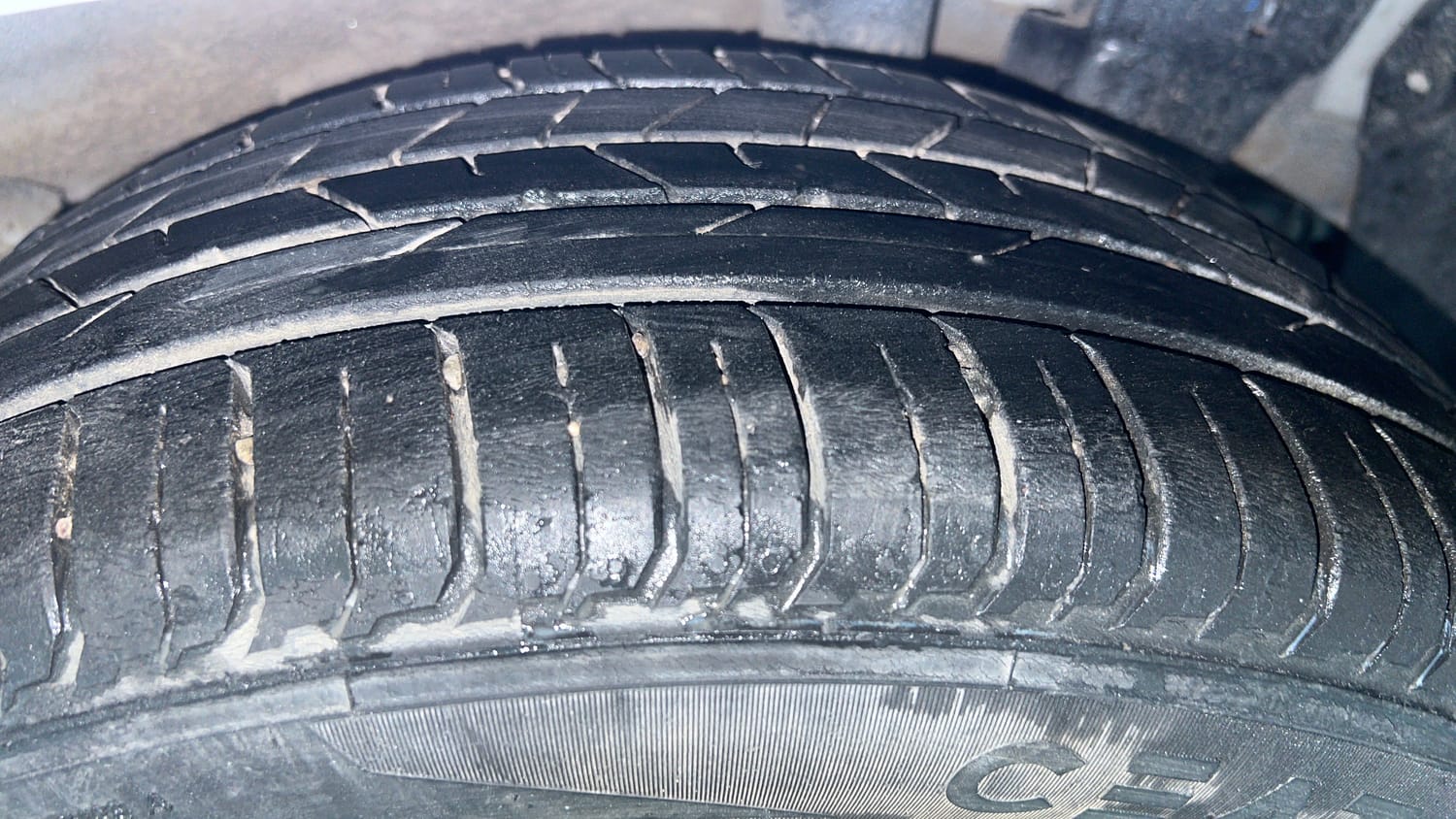 Used 2023 Hyundai i20 Asta (O) 1.2 IVT Petrol Automatic tyres LEFT REAR TYRE TREAD VIEW