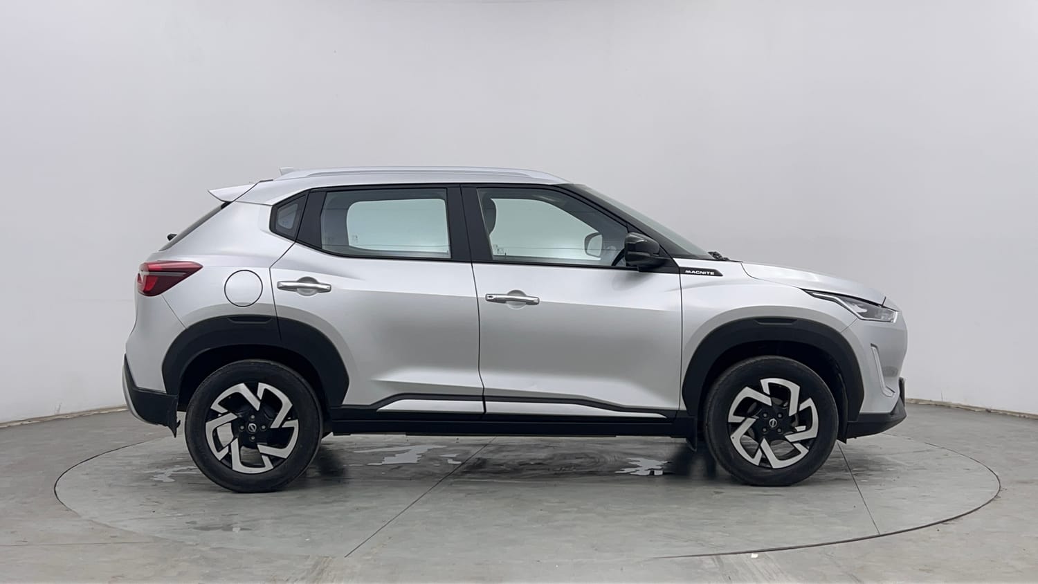 Used 2023 Nissan Magnite XV Petrol Manual exterior RIGHT SIDE VIEW