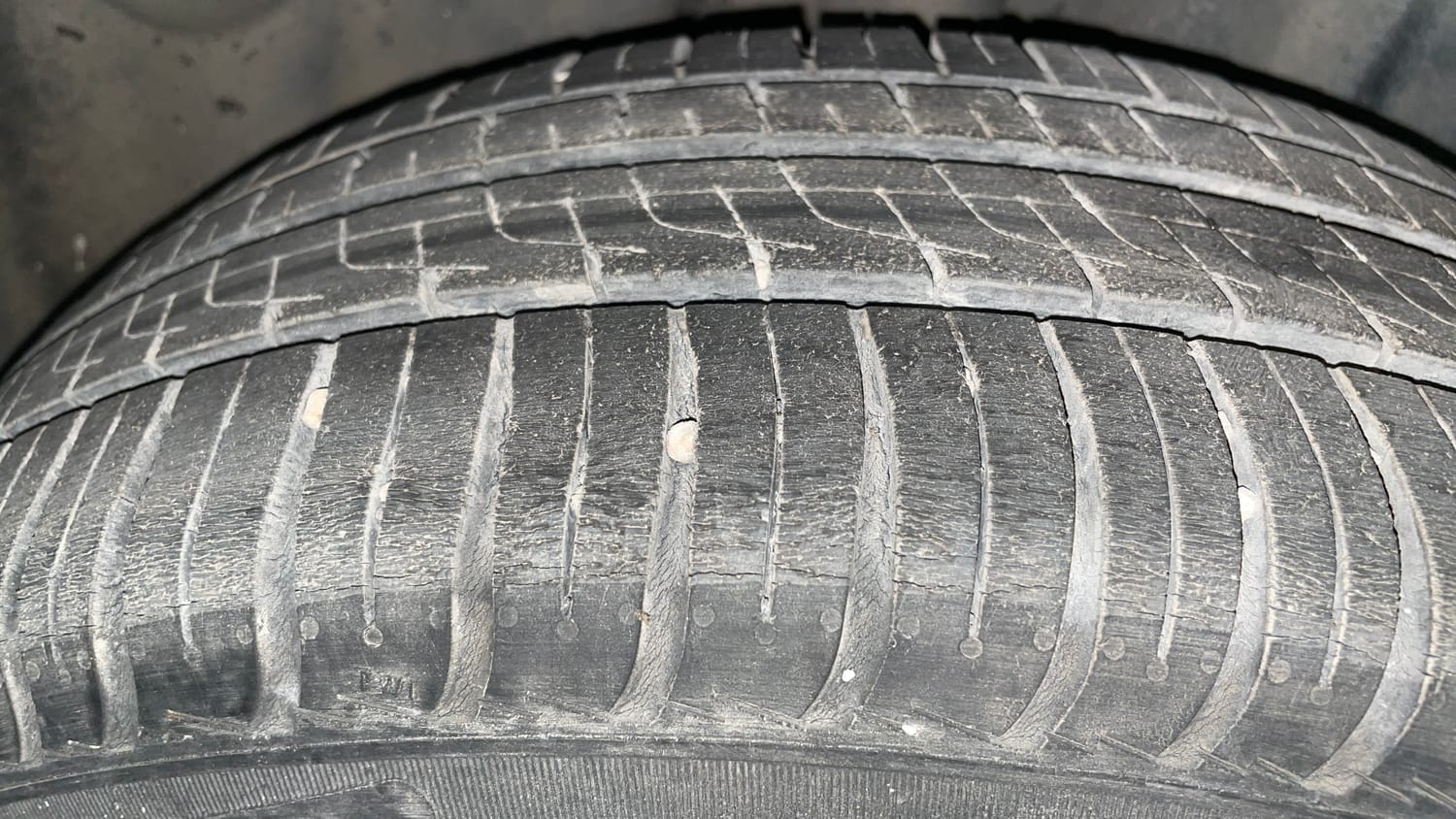 Used 2014 Volkswagen Polo Comfortline 1.2L (D) Diesel Manual tyres RIGHT REAR TYRE TREAD VIEW