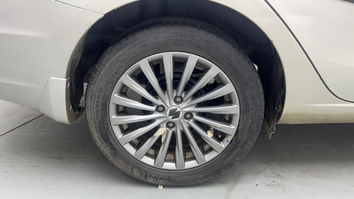 Used 2015 Maruti Suzuki Ciaz ZXI+ Petrol Manual tyres RIGHT REAR TYRE RIM VIEW
