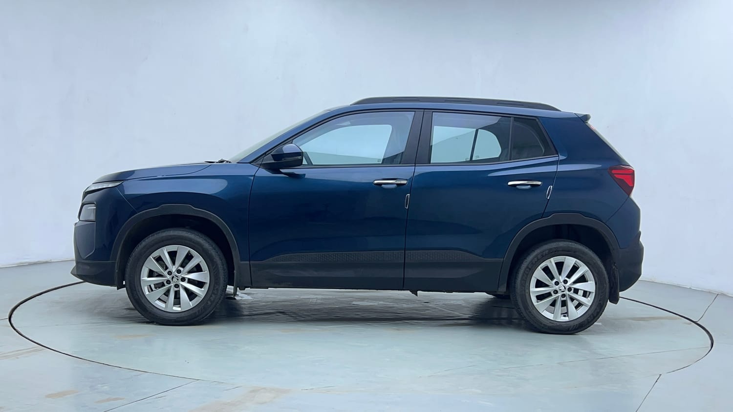 Used 2025 Skoda Kylaq Signature Plus 1.0 TSI MT (Lava Blue) Petrol Manual exterior LEFT SIDE VIEW