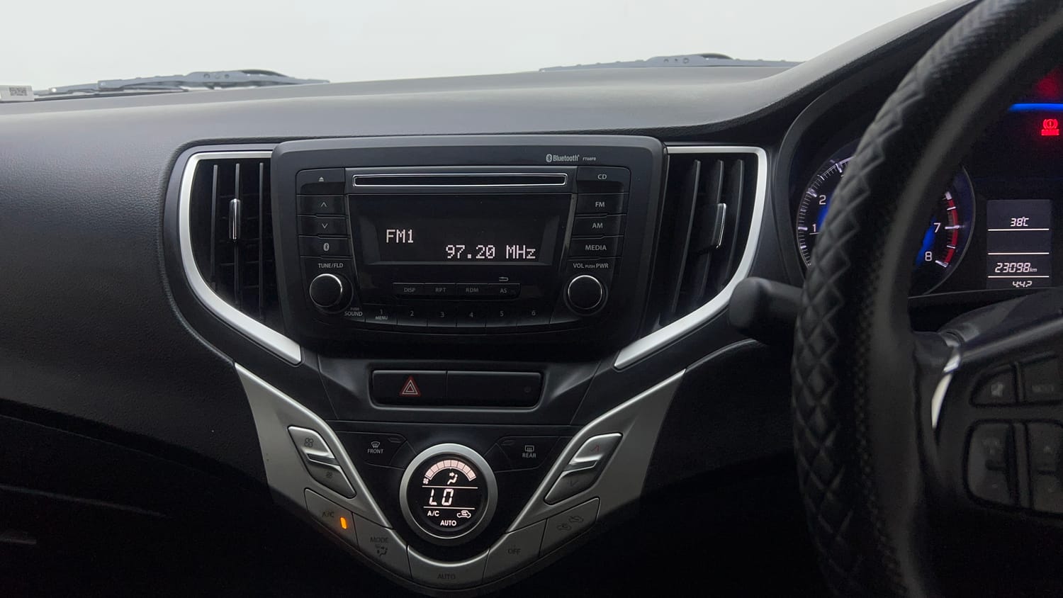 Used 2017 Maruti Suzuki Baleno Delta 1.2 Petrol Manual top_features Integrated (in-dash) music system