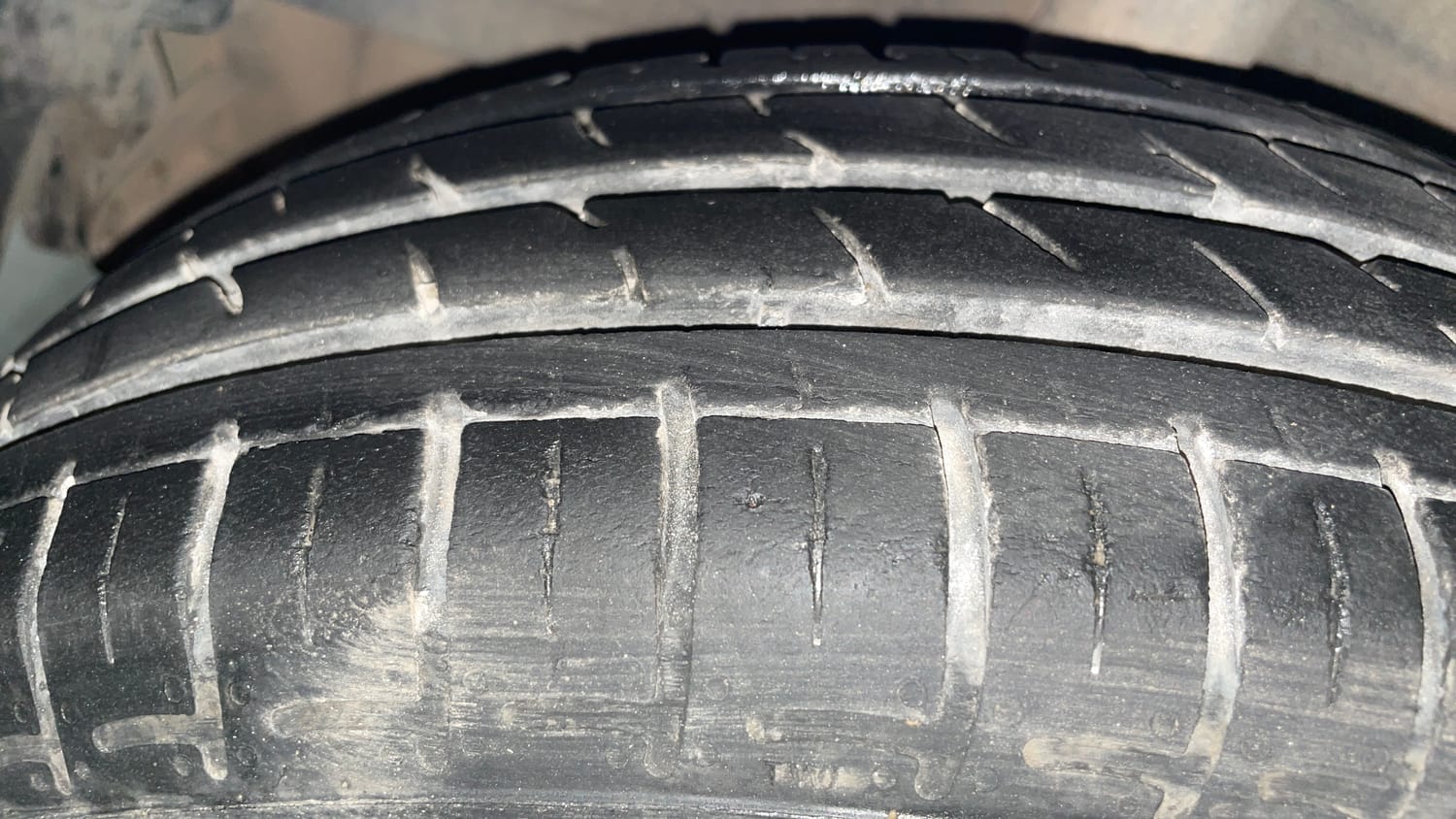 Used 2022 Hyundai Grand i10 Nios Sportz AMT 1.2 Kappa VTVT Petrol Automatic tyres RIGHT REAR TYRE TREAD VIEW