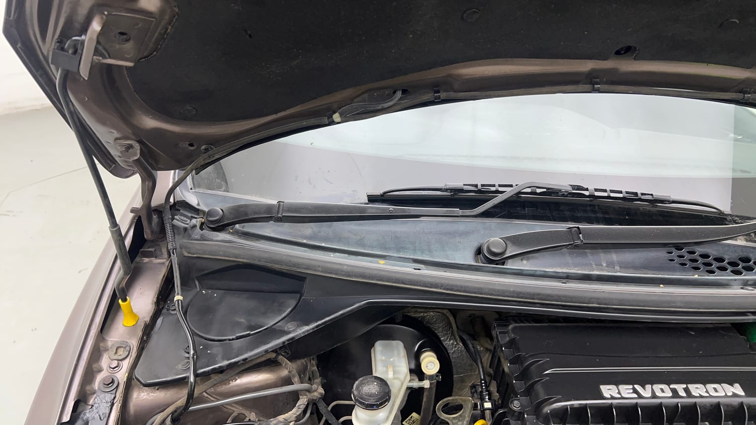 Used 2017 Tata Tiago Revotron XZ w/o Alloy Petrol Manual engine ENGINE RIGHT SIDE HINGE & APRON VIEW