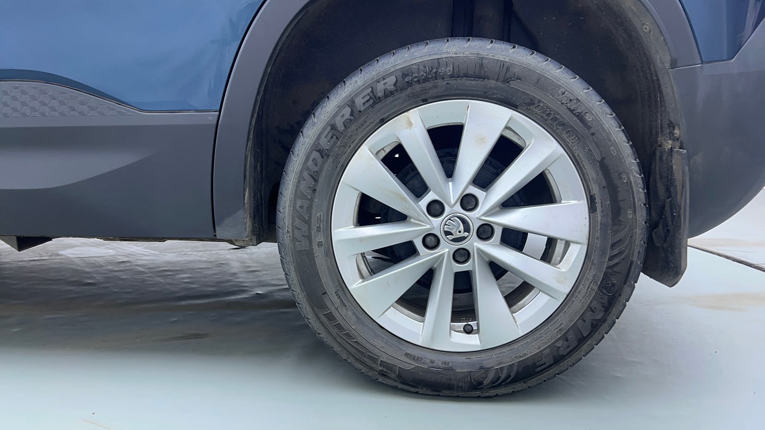 Used 2025 Skoda Kylaq Signature Plus 1.0 TSI MT (Lava Blue) Petrol Manual tyres LEFT REAR TYRE RIM VIEW