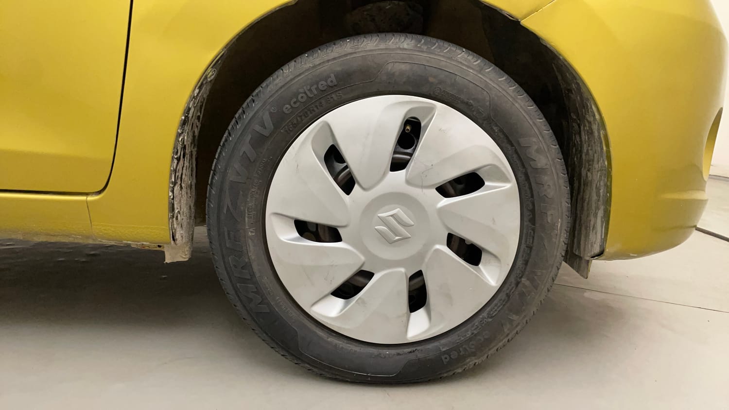 Used 2014 Maruti Suzuki Celerio VXi AMT Petrol Automatic tyres RIGHT FRONT TYRE RIM VIEW