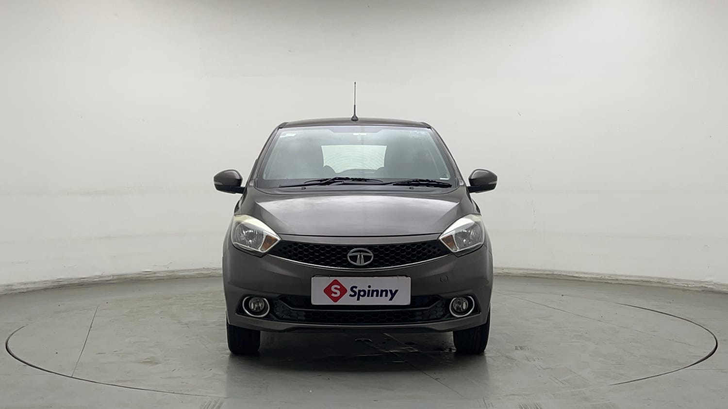 Used 2017 Tata Tiago Revotron XZ w/o Alloy Petrol Manual exterior FRONT VIEW