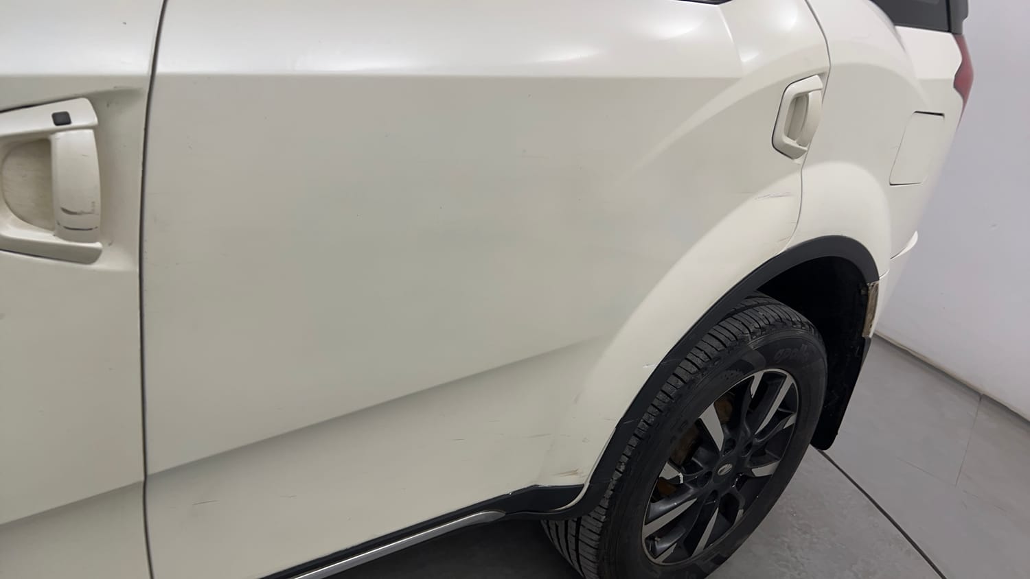 Used 2018 Mahindra XUV500 W11 Diesel Manual dents MINOR DENT