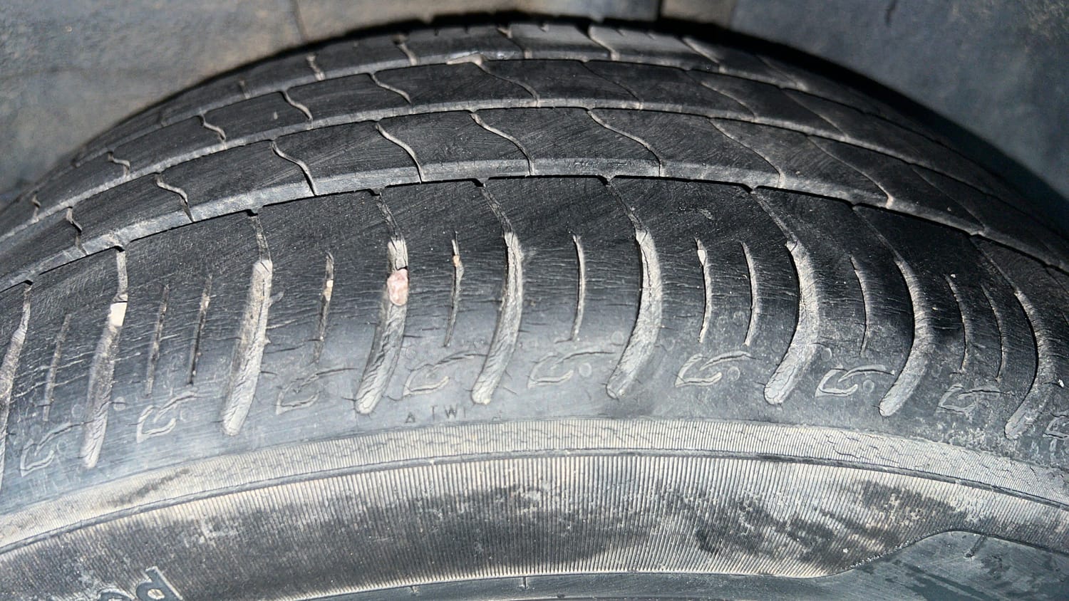 Used 2020 Tata Altroz XT Petrol Petrol Manual tyres LEFT REAR TYRE TREAD VIEW