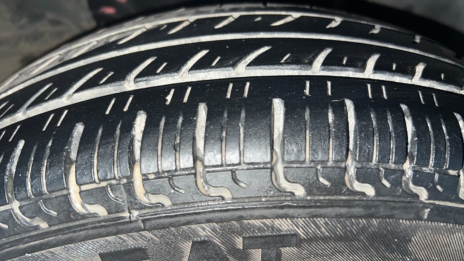 Used 2021 Renault Kwid RXT 1.0 AMT (O) Petrol Automatic tyres RIGHT FRONT TYRE TREAD VIEW