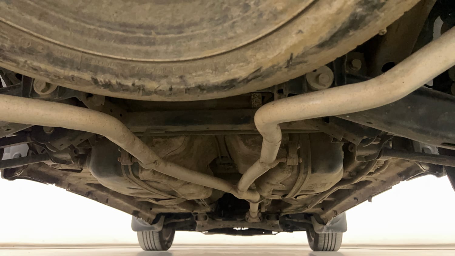 Used 2018 Mahindra XUV500 W11 Diesel Manual extra REAR UNDERBODY VIEW (TAKEN FROM REAR)