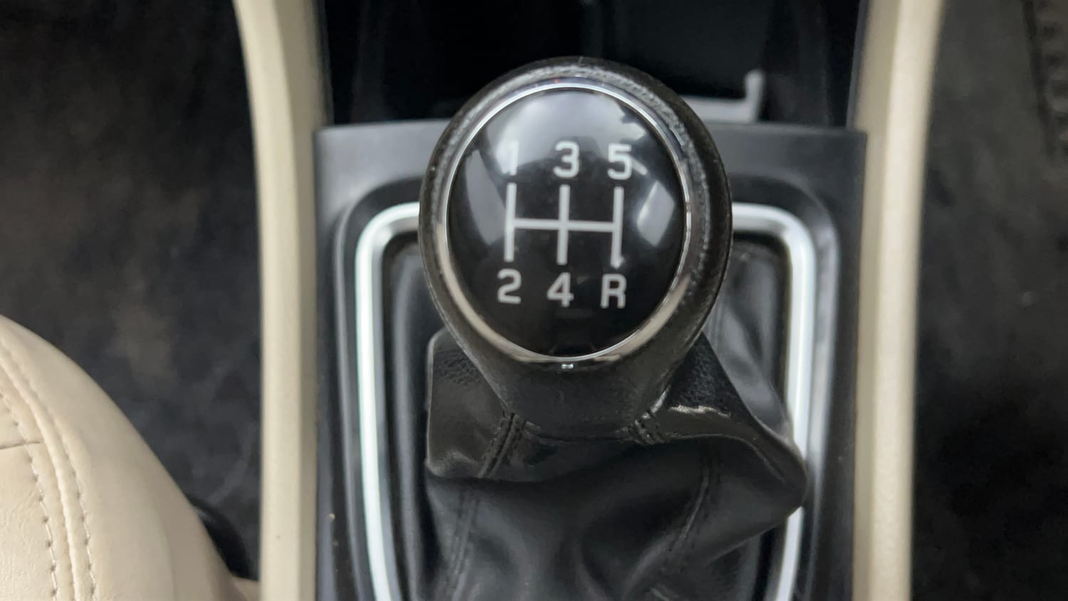 Used 2019 Maruti Suzuki Ciaz Delta Hybrid 1.5 Petrol Manual interior GEAR  KNOB VIEW
