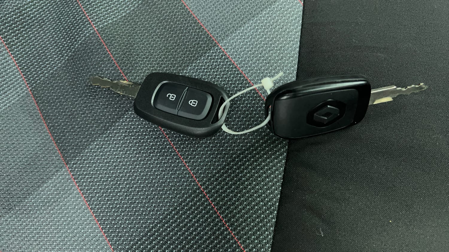 Used 2021 Renault Kwid RXT 1.0 AMT (O) Petrol Automatic extra CAR KEY VIEW