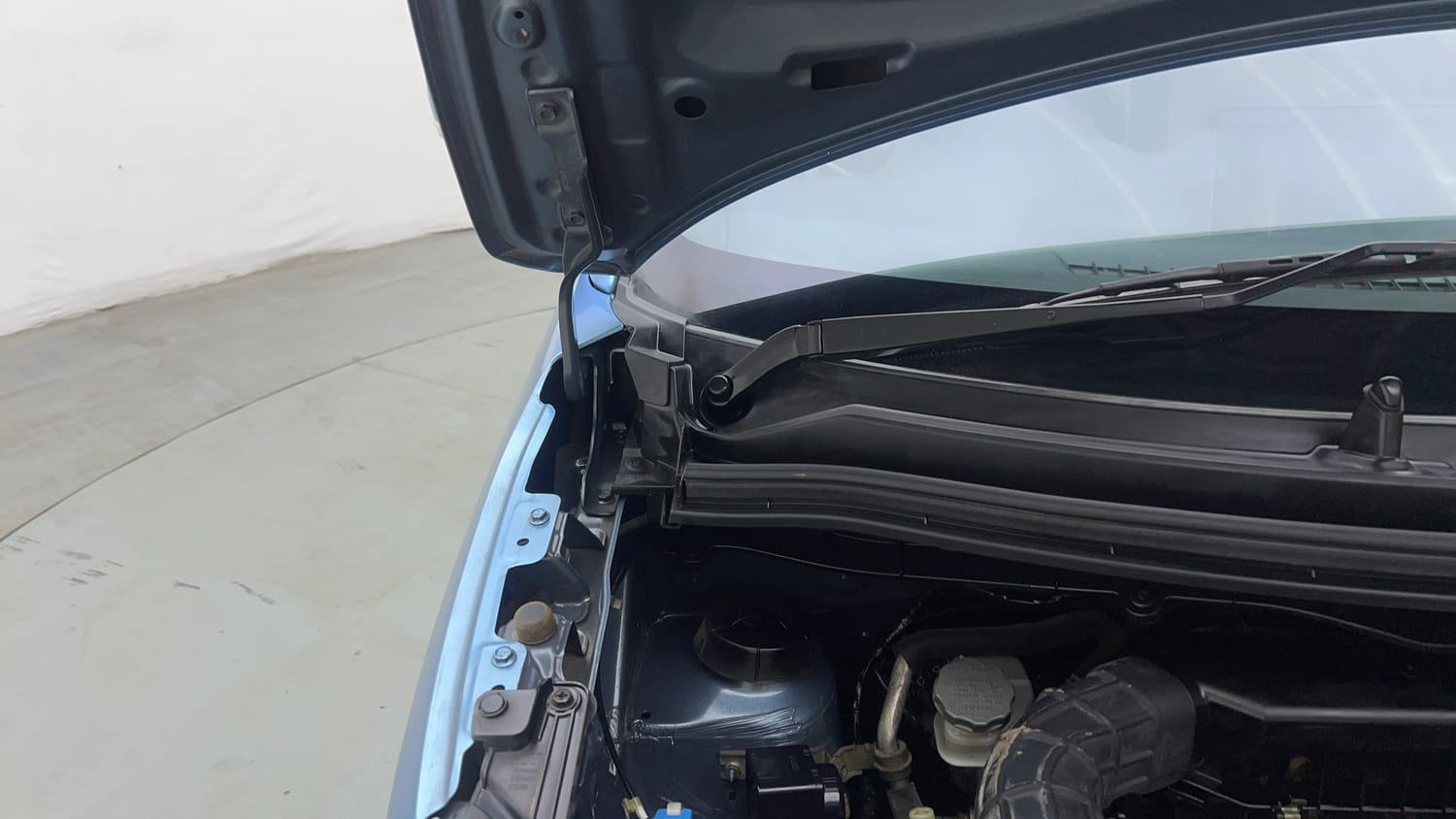 Used 2019 Maruti Suzuki Wagon R ZXi 1.2 AMT Petrol Automatic engine ENGINE RIGHT SIDE HINGE & APRON VIEW