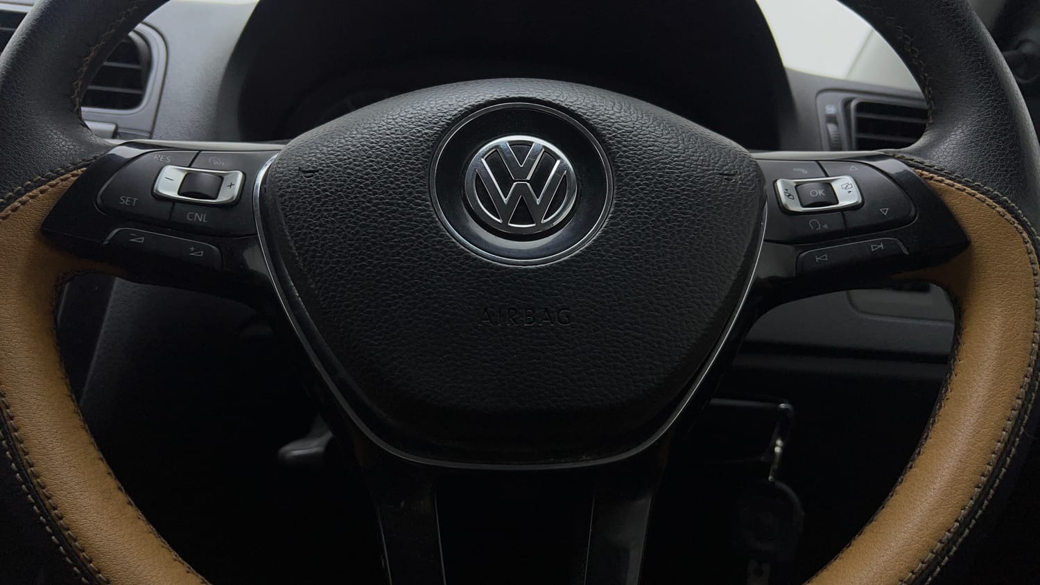 Used 2018 Volkswagen Ameo Trendline 1.0L (P) Petrol Manual top_features Airbags