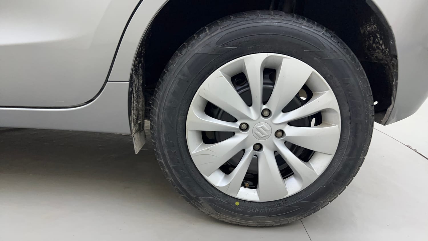 Used 2019 Maruti Suzuki Baleno Delta 1.2 Petrol Manual tyres LEFT REAR TYRE RIM VIEW