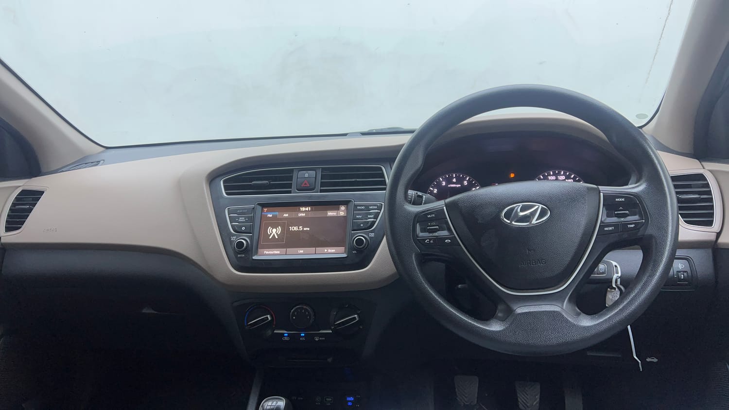 Used 2019 Hyundai Elite i20 Sportz Plus 1.2 Petrol Manual interior DASHBOARD VIEW