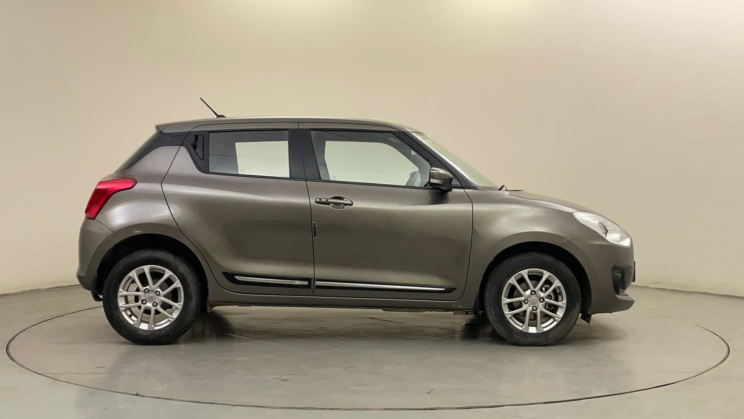Used 2023 Maruti Suzuki Swift ZXi AMT Petrol Automatic exterior RIGHT SIDE VIEW